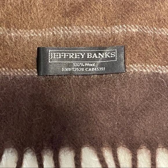 100% Wool Scarf by Jeffery Banks - Picture 4 of 4